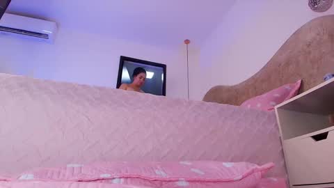 Sara  online show from 11/08/25, 12:05