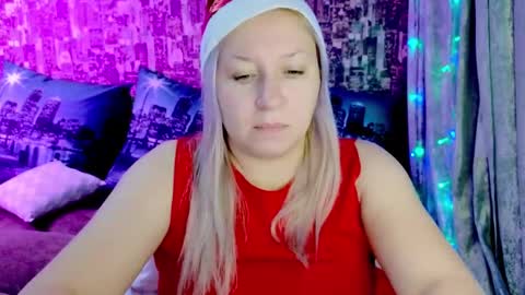Snapshot of sarakatherin chatting on 12/25/24, 10:16 Sara online show from 12/25/24, 10:16
