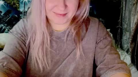 Snapshot of sarakatherin chatting on 12/28/24, 08:36 Sara online show from 12/28/24, 08:36