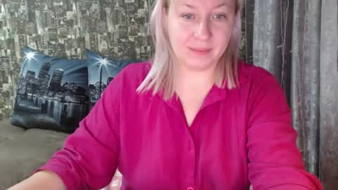 Snapshot of sarakatherin chatting on 02/17/25, 10:36 Sara online show from 02/17/25, 10:36