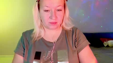 Snapshot of sarakatherin chatting on 10/14/25, 03:51 Sara online show from 10/14/25, 03:51