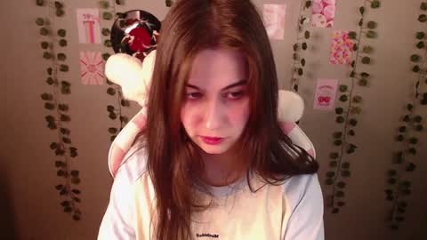Snapshot of sarakinski chatting on 12/21/24, 01:32 Sara online show from 12/21/24, 01:32