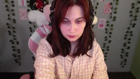 Snapshot of sarakinski chatting on 02/09/25, 07:41 Sara online show from 02/09/25, 07:41