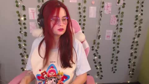 Snapshot of sarakinski chatting on 01/06/26, 10:08 Sara online show from 01/06/26, 10:08