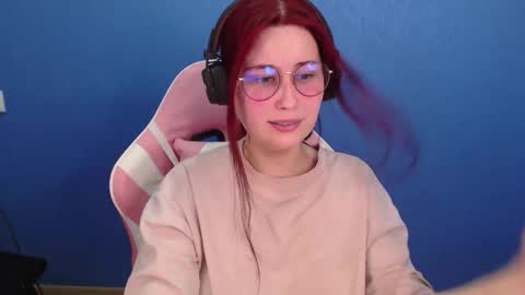 Snapshot of sarakinski chatting on 03/17/26, 01:14 Sara online show from 03/17/26, 01:14
