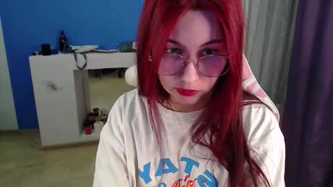 Snapshot of sarakinski chatting on 03/25/26, 01:06 Sara online show from 03/25/26, 01:06