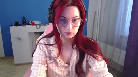 Snapshot of sarakinski chatting on 04/07/26, 08:59 Sara online show from 04/07/26, 08:59