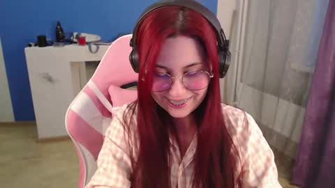 Snapshot of sarakinski chatting on 04/15/26, 12:23 Sara online show from 04/15/26, 12:23