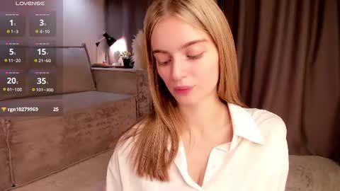 Snapshot of sarakinsly chatting on 07/18/26, 09:18 Rosie online show from 07/18/26, 09:18