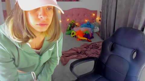 sara  online show from 12/24/24, 12:44