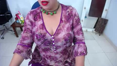 Saraloves online show from 10/25/25, 09:20