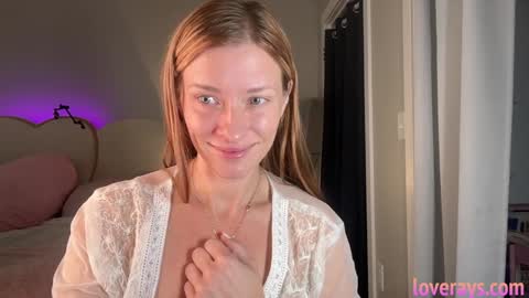 Snapshot of saraloverays chatting on 09/10/25, 04:40 Back from Vacay Follow for more here online show from 09/10/25, 04:40