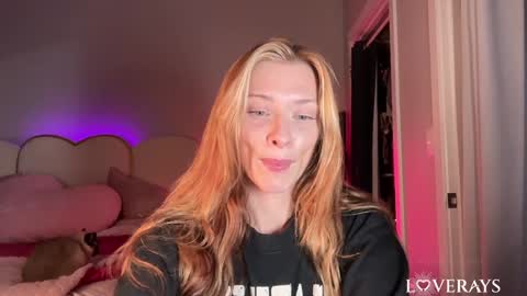 Snapshot of saraloverays chatting on 10/17/25, 04:04 Back from Vacay Follow for more here online show from 10/17/25, 04:04