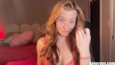 Snapshot of saraloverays chatting on 10/21/25, 08:53 Back from Vacay Follow for more here online show from 10/21/25, 08:53