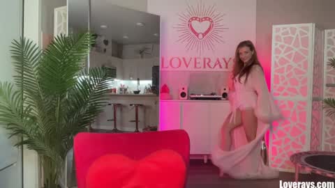 Snapshot of saraloverays chatting on 11/12/25, 03:51 Back from Vacay Follow for more here online show from 11/12/25, 03:51