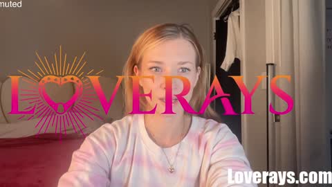 Snapshot of saraloverays chatting on 11/22/25, 10:42 Back from Vacay Follow for more here online show from 11/22/25, 10:42