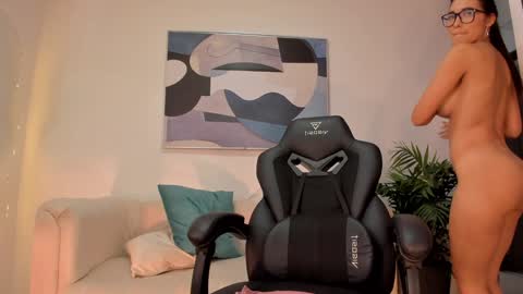 I am Sara  online show from 02/05/25, 05:53