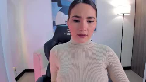 I am Sara  online show from 11/14/25, 03:22