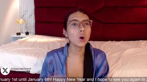 Snapshot of sarasaenz_99 chatting on 12/31/24, 01:36 Sara online show from 12/31/24, 01:36