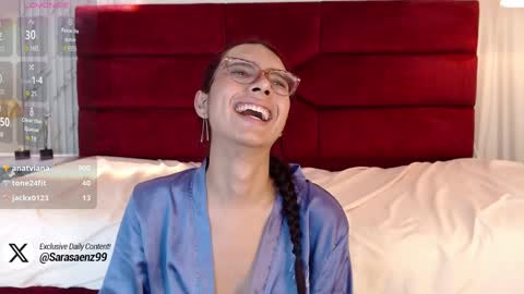 Snapshot of sarasaenz_99 chatting on 01/12/25, 01:42 Sara online show from 01/12/25, 01:42