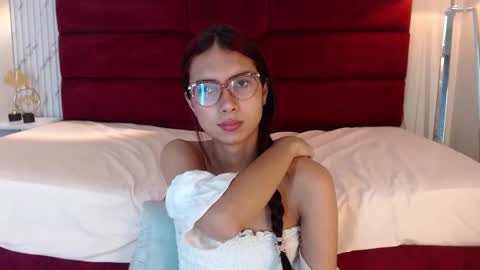 Snapshot of sarasaenz_99 chatting on 02/21/25, 10:59 Sara online show from 02/21/25, 10:59