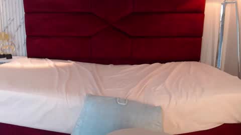 Snapshot of sarasaenz_99 chatting on 02/23/25, 10:20 Sara online show from 02/23/25, 10:20