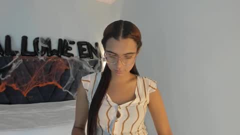 Snapshot of sarasaenz_99 chatting on 10/21/25, 08:09 Sara online show from 10/21/25, 08:09