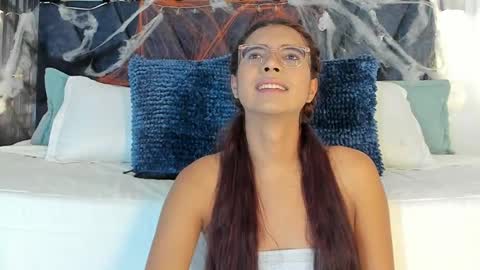 Snapshot of sarasaenz_99 chatting on 10/25/25, 09:31 Sara online show from 10/25/25, 09:31