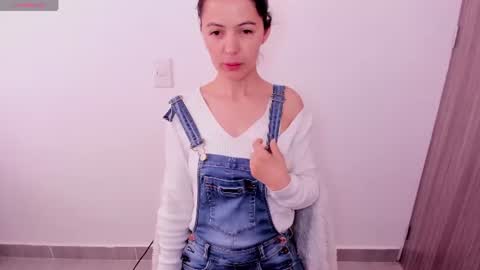 Snapshot of sarasweet_4 chatting on 07/13/26, 01:03 Sara online show from 07/13/26, 01:03