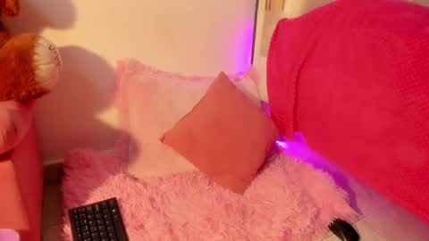 Snapshot of saratorresxx chatting on 02/21/25, 11:21 Sara online show from 02/21/25, 11:21