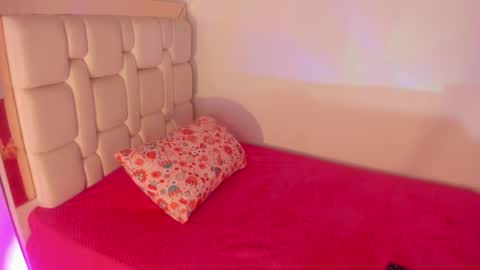 Snapshot of saratorresxx chatting on 02/24/25, 04:47 Sara online show from 02/24/25, 04:47