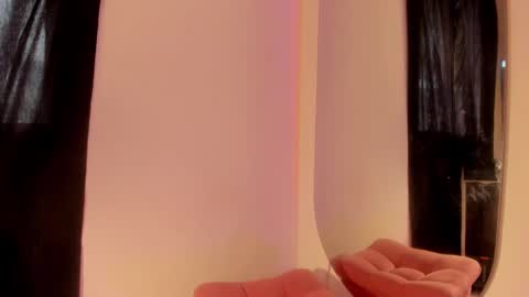 Snapshot of saratorresxx chatting on 03/10/25, 05:39 Sara online show from 03/10/25, 05:39