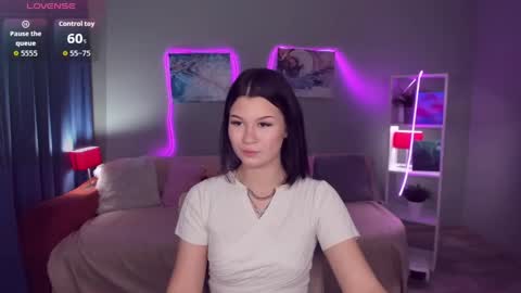 Snapshot of saravivid chatting on 05/25/26, 12:33 SaraVivid online show from 05/25/26, 12:33