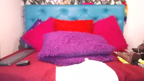 Sara Wills online show from 11/03/25, 02:07