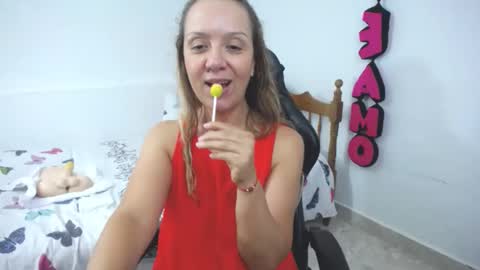 saray1221 online show from 12/22/24, 10:04