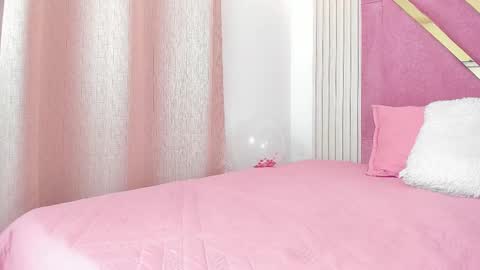 Snapshot of saray_rouse chatting on 02/26/25, 07:16 Saray Rouse online show from 02/26/25, 07:16