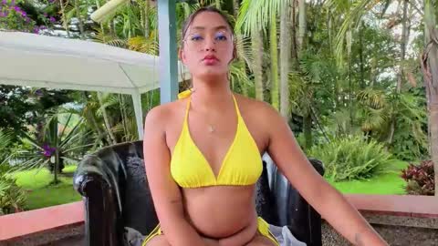 Snapshot of sarazuletaa chatting on 02/15/26, 04:03 sarazuletaa online show from 02/15/26, 04:03