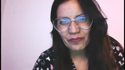 Snapshot of sarenis chatting on 10/18/25, 03:42 Sarenis online show from 10/18/25, 03:42