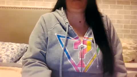 Snapshot of saretta46 chatting on 12/12/24, 12:59 Sara online show from 12/12/24, 12:59