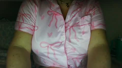 Snapshot of saretta46 chatting on 10/04/25, 12:41 Sara online show from 10/04/25, 12:41