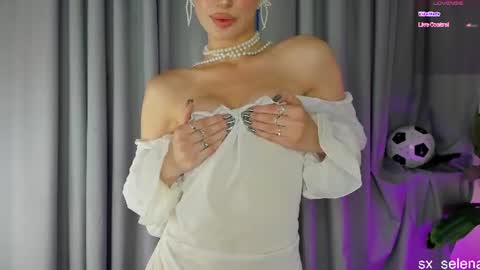 Snapshot of sarilit chatting on 07/05/26, 04:19 Your Selena 3 online show from 07/05/26, 04:19