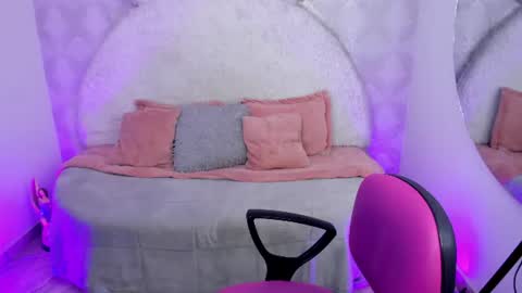 Snapshot of sarita_jane chatting on 06/26/26, 04:17 Sara online show from 06/26/26, 04:17