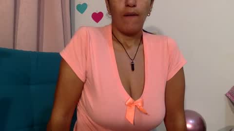 Snapshot of saritah_r chatting on 12/27/24, 12:07 saritha online show from 12/27/24, 12:07
