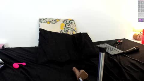 Sara online show from 10/06/25, 02:25