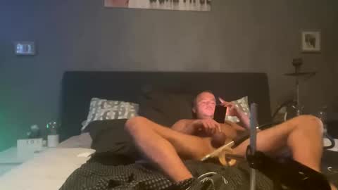 Snapshot of sascha27fire chatting on 12/17/24, 04:23 german bi firefighter online show from 12/17/24, 04:23