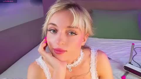 Snapshot of sasha_hardy chatting on 06/15/26, 08:44 Sasha online show from 06/15/26, 08:44