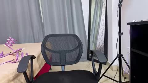 Snapshot of sasha_val chatting on 10/31/25, 08:10 sasha_val online show from 10/31/25, 08:10