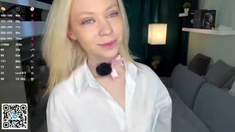 Snapshot of sashablonde_ chatting on 06/24/26, 06:34 Sasha online show from 06/24/26, 06:34