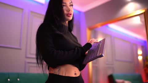 Dennise online show from 02/16/25, 06:54