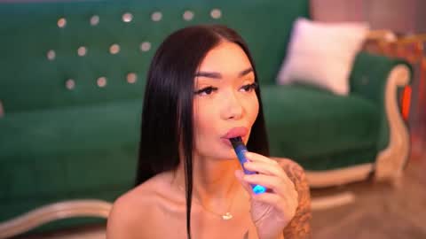 Dennise online show from 03/10/25, 07:40